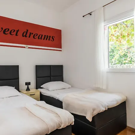 Sweet Dreams Apartment Sutivan Exterior photo